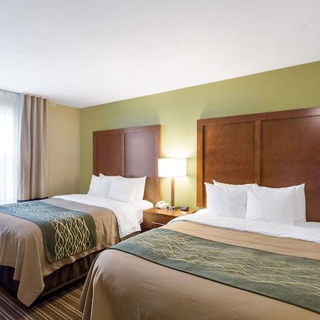 Comfort Inn & Suites Fayetteville-University Area Buitenkant foto
