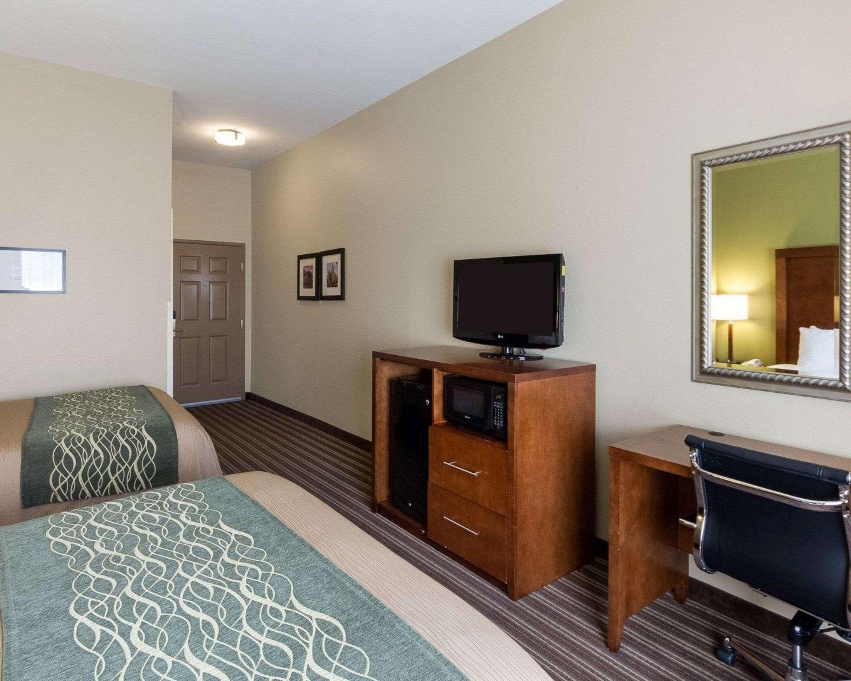 Comfort Inn & Suites Fayetteville-University Area Buitenkant foto