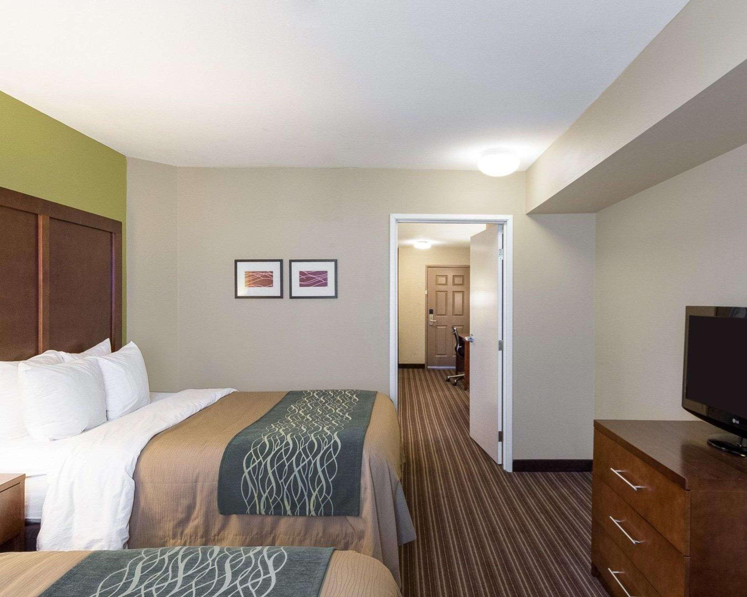 Comfort Inn & Suites Fayetteville-University Area Buitenkant foto