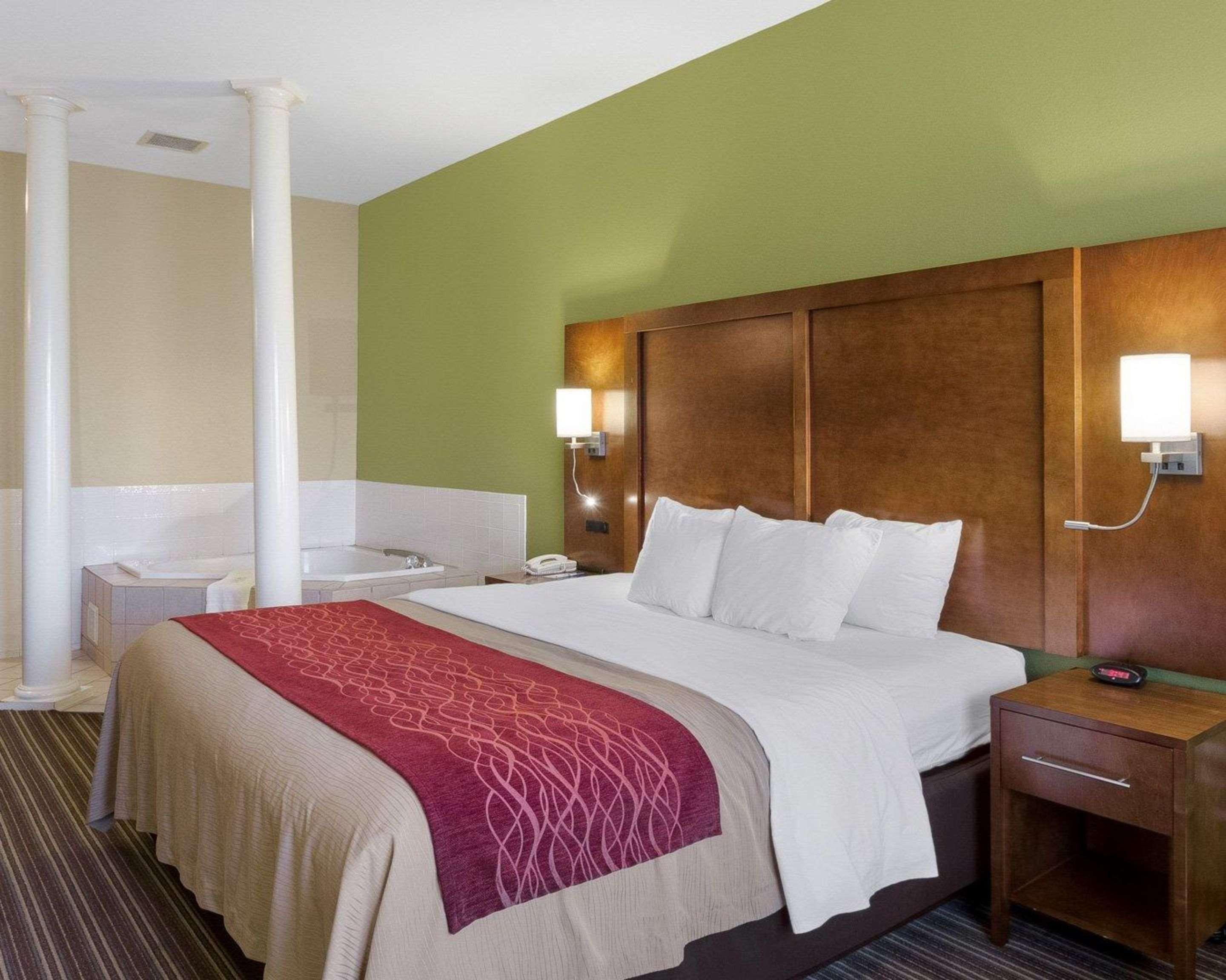 Comfort Inn & Suites Fayetteville-University Area Buitenkant foto