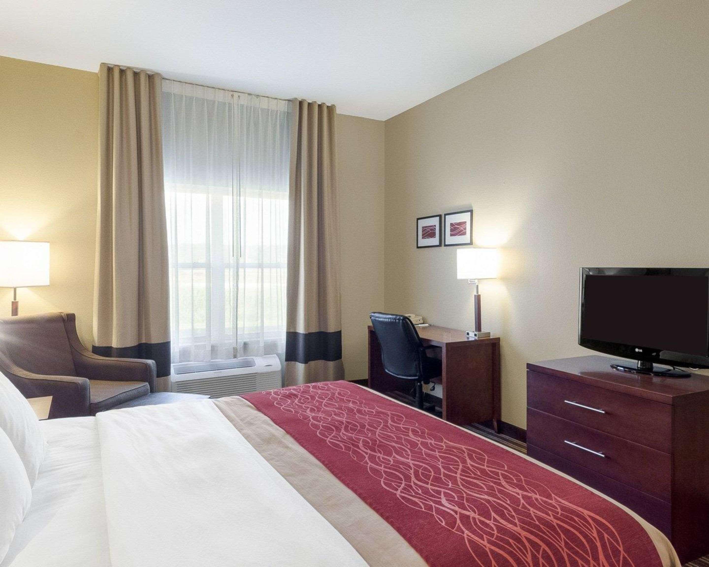Comfort Inn & Suites Fayetteville-University Area Buitenkant foto