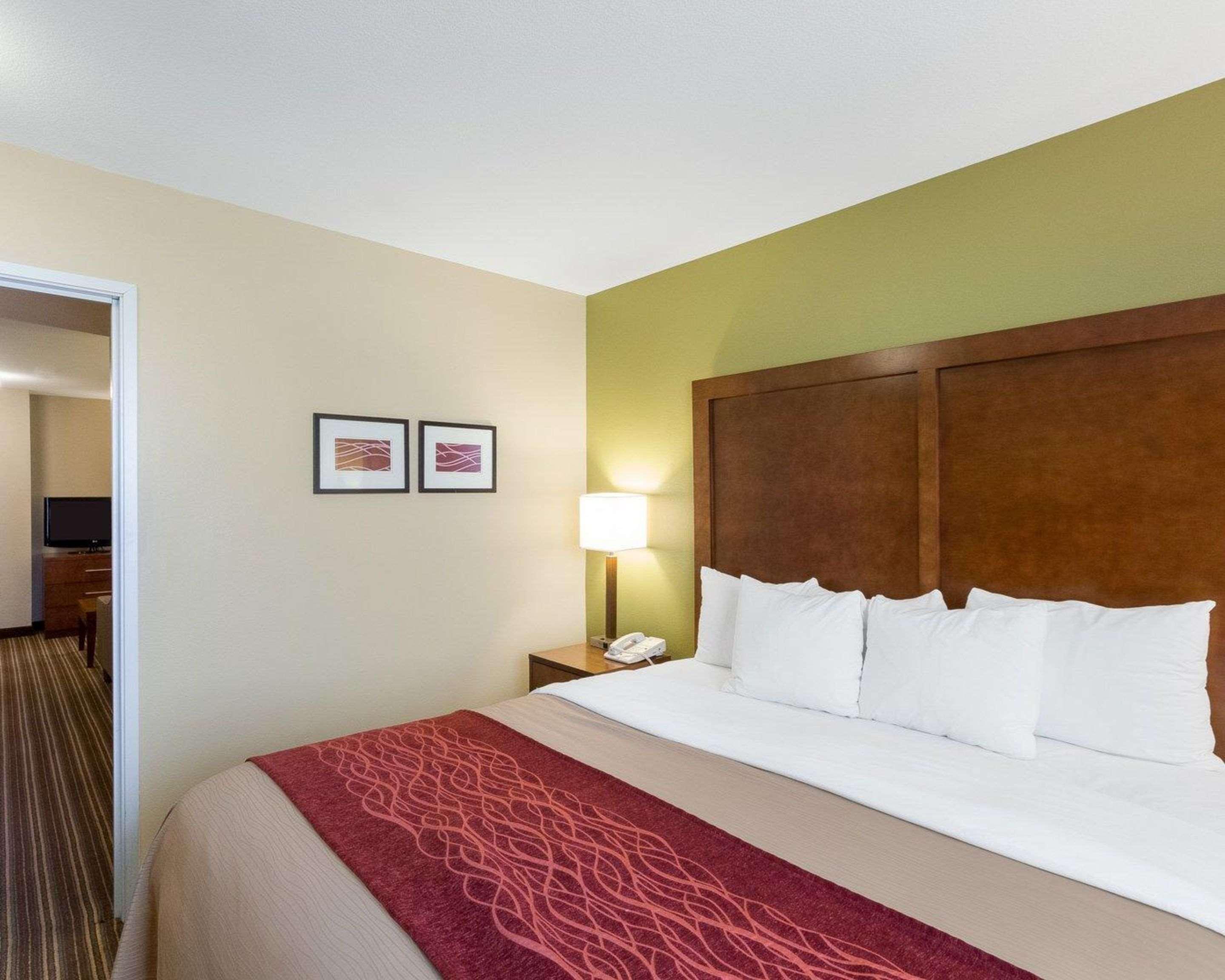 Comfort Inn & Suites Fayetteville-University Area Buitenkant foto