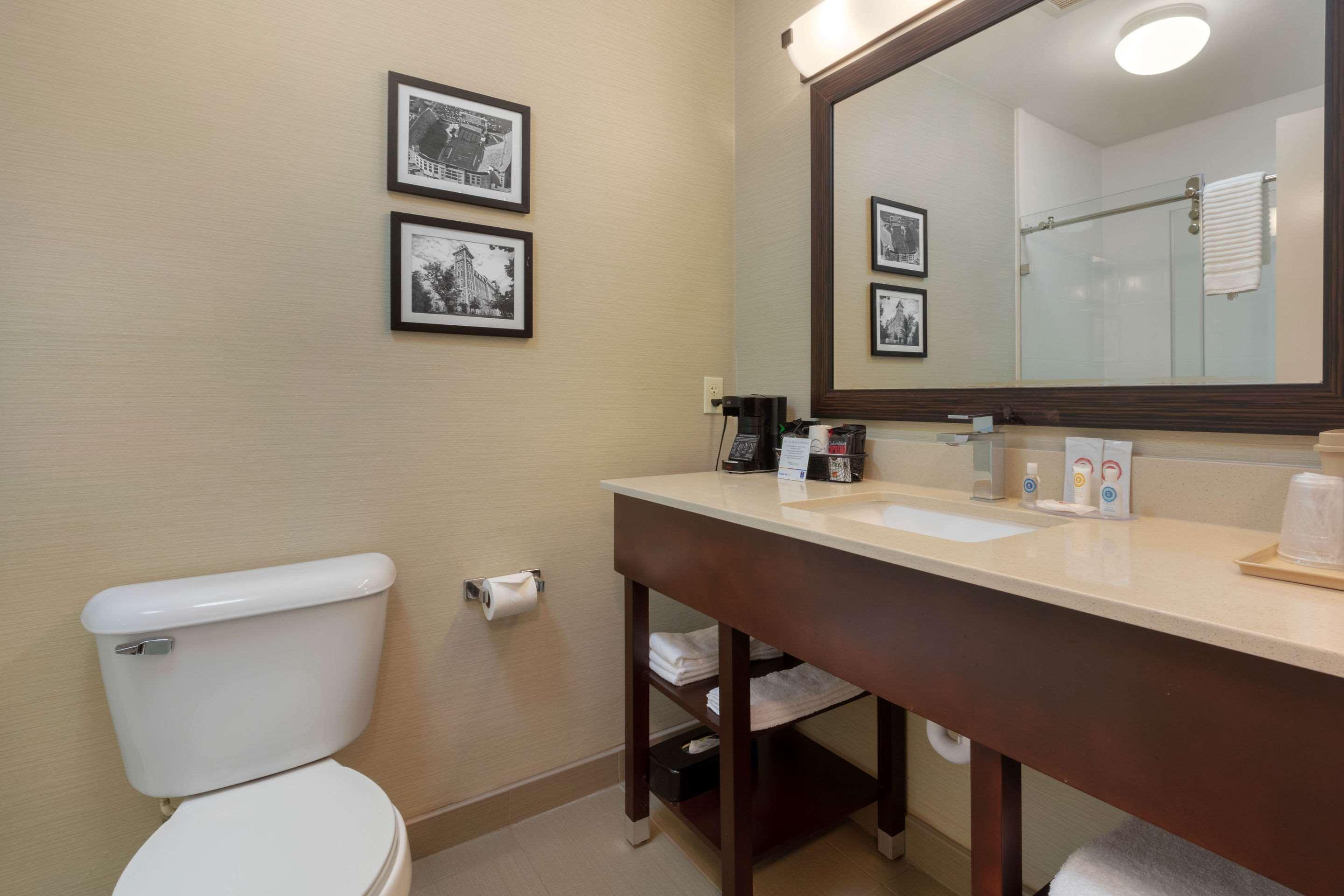 Comfort Inn & Suites Fayetteville-University Area Buitenkant foto