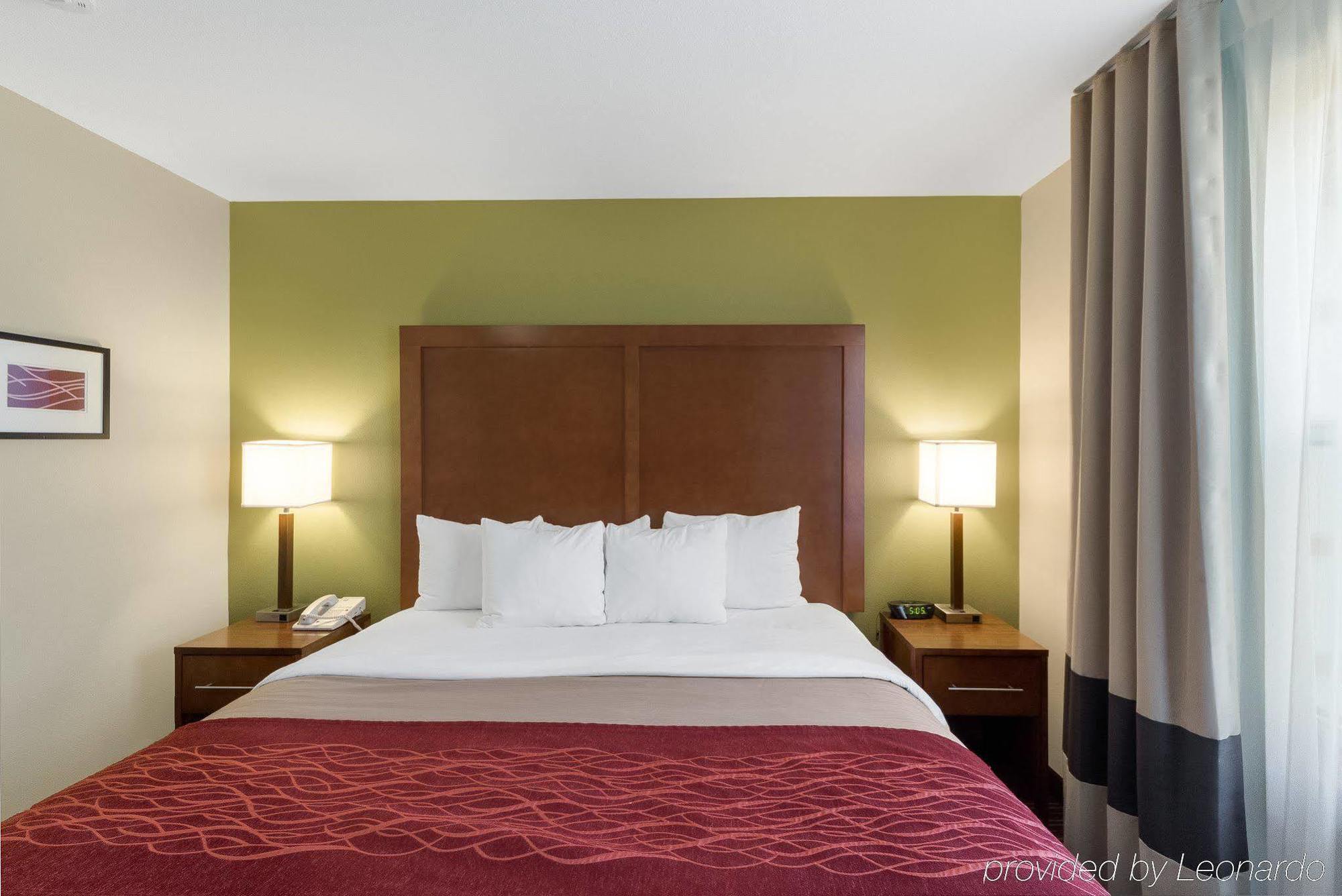 Comfort Inn & Suites Fayetteville-University Area Buitenkant foto