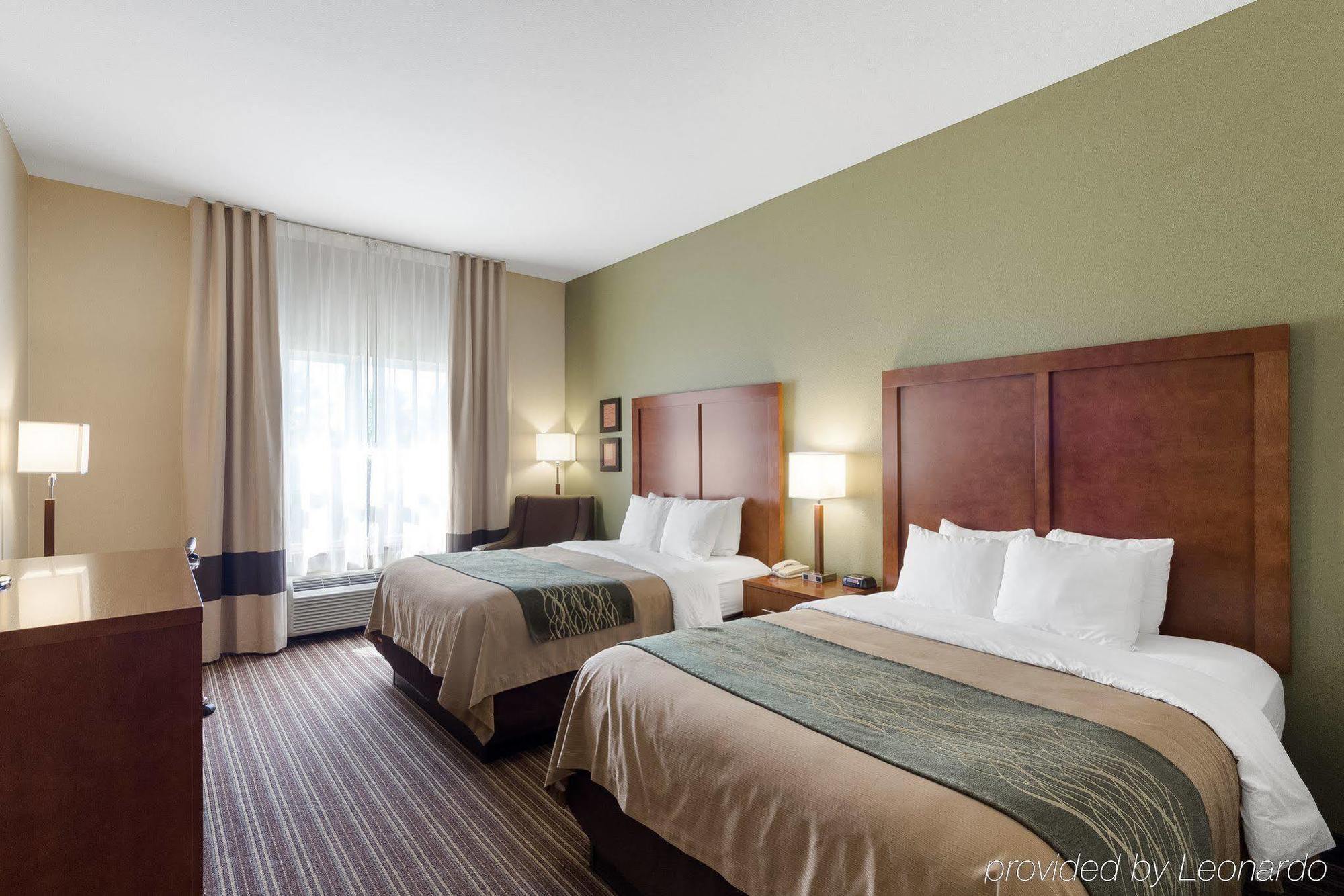 Comfort Inn & Suites Fayetteville-University Area Buitenkant foto