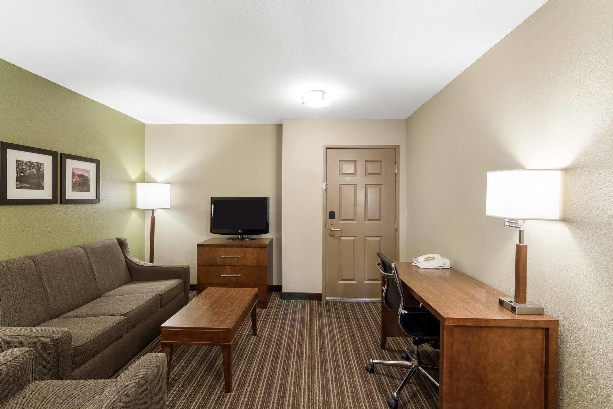 Comfort Inn & Suites Fayetteville-University Area Buitenkant foto