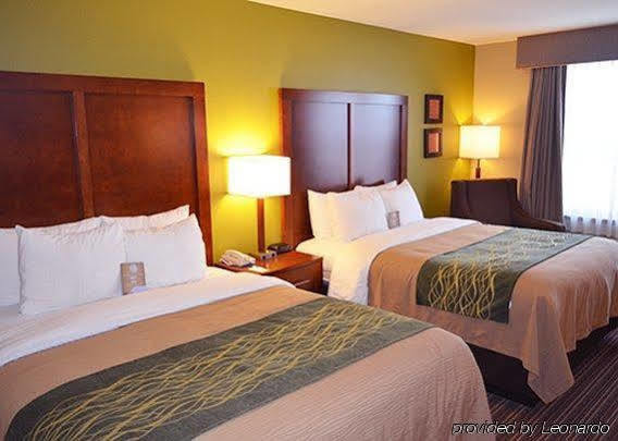 Comfort Inn & Suites Fayetteville-University Area Buitenkant foto